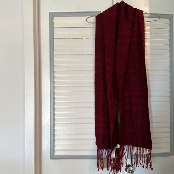 NWT Burberry 72% Lambswool 24% Angora 4% Metallic Fibers Claret Check Scarf - Picture 3 of 7